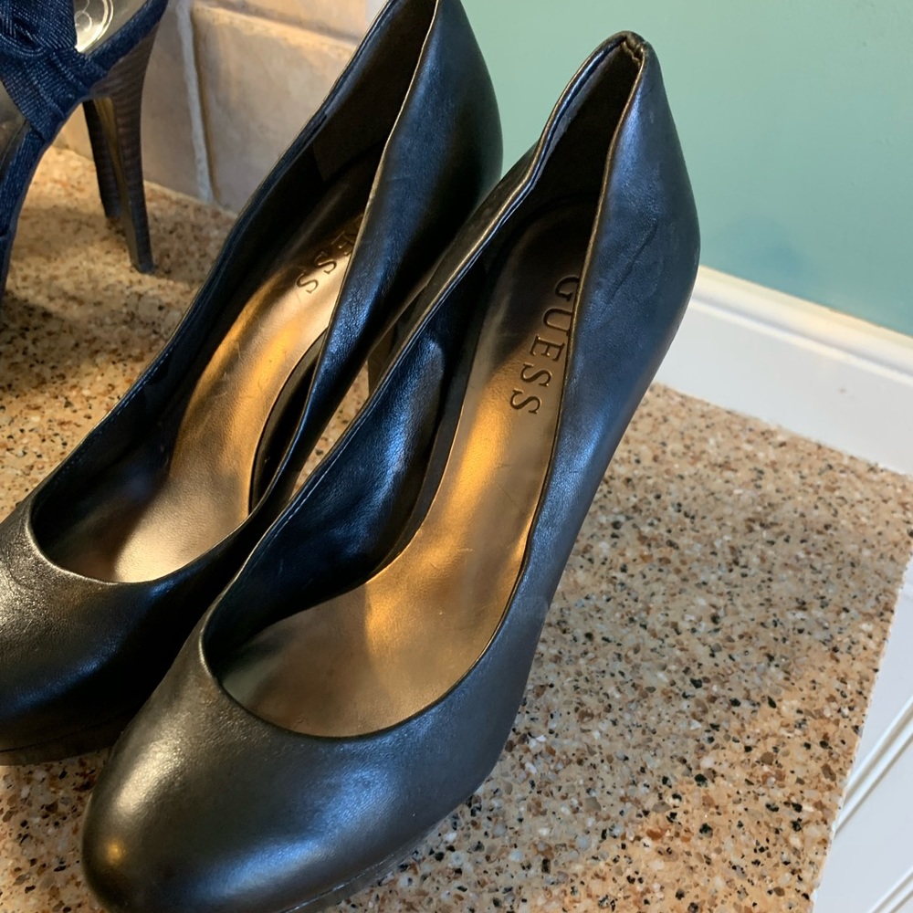 Guess high heel shoes size 6.5